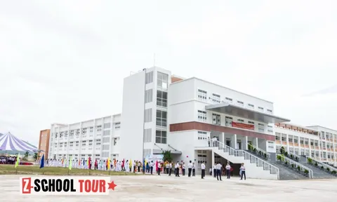 Ngôi trường miền biển 6 năm có 2 học sinh vào Chung kết Olympia, rộng tới 45.000m2, học thì giỏi mà chơi cũng hết mình