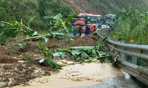 Miền Trung: Thủy điện xả lũ, hạ du lo ngập sâu