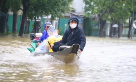 TP Huế: Nước bủa vây tứ phía, ngập lụt trên diện rộng