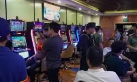 Vụ đánh bạc ở Khách sạn Pullman: 2 bị cáo ra đầu thú trước phiên xét xử