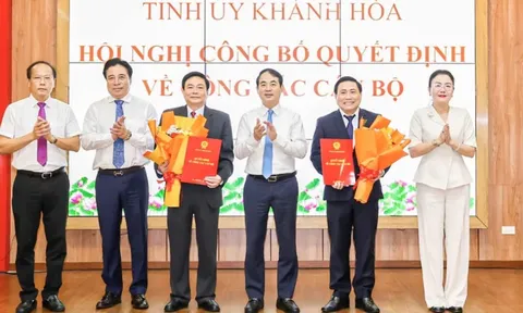 Khánh Hoà công bố nhiều quyết định về công tác cán bộ
