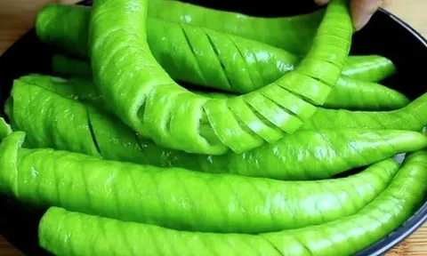 Đừng chỉ ăn lá, quả của cây này quý như "nhân sâm người nghèo" chợ nào cũng bán