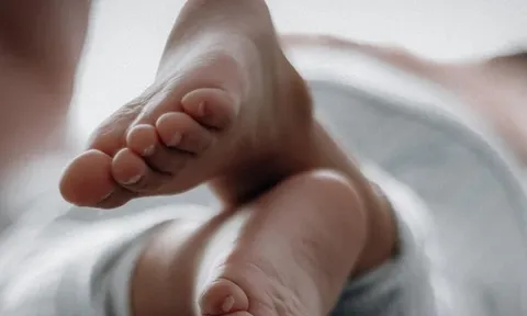 Người đàn ông nặng 138kg vô tình giẫm tử vong con của bạn gái