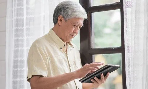 Lương hưu của bố 15 triệu/tháng nhưng nói dối các con 4 triệu, đến giờ nhiều tiền quá muốn cho bớt mà chẳng con nào chịu nhận