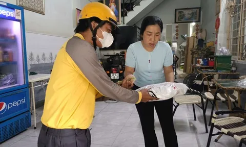 Sau khi được yêu cầu chuyển khoản 41K cho shipper, tài khoản của vị khách ở TP.HCM bị trừ 100 triệu đồng: Công ty chuyển phát nhanh lập tức mời lên làm việc