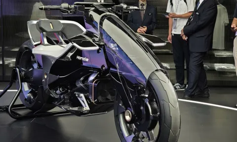 Đi triển lãm ôtô Nhật Bản xem xe máy điện của tương lai