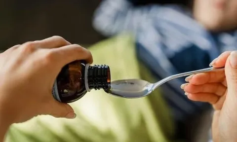 Bé gái 6 tháng tuổi tử vong sau khi uống siro ho, cửa hàng bị niêm phong