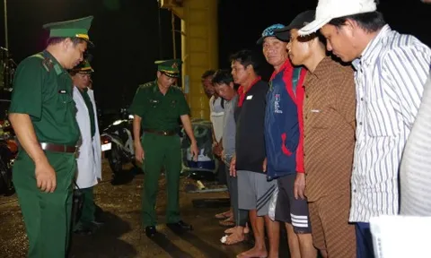 2 tàu cá bị chìm sau va chạm với tàu hàng, 11 người rơi xuống biển Vũng Tàu