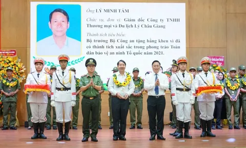 Nặng lòng với đồng bào nghèo