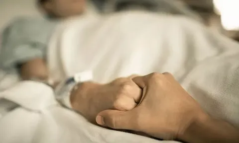 Người đàn ông 59 tuổi tử vong vì đêm nào cũng uống thứ nước "vạn người mê"