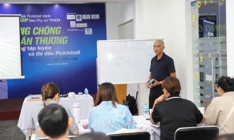 Trọng tài quốc tế Phạm Duy Long huấn luyện lớp đào tạo trọng tài Pickleball