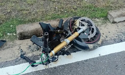 Khánh Hòa: Đường vắng, xe máy tông nhau cực mạnh, 2 người thương vong