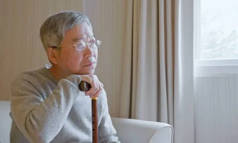 Con hỏi "Bố mẹ có bao nhiêu tiền tiết kiệm", tôi nghe lời vợ chỉ đáp một câu: 3 năm sau là người sống sung sướng nhất làng