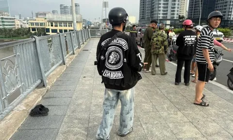 Nam sinh để lại dép, xe máy nhảy xuống cầu Thủ Thiêm 1 sau khi bị lừa 200 triệu đồng