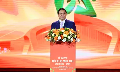 Thủ tướng: Hội chợ Mùa Thu là "một bức họa sinh động về sức sống của hàng hóa Việt Nam"