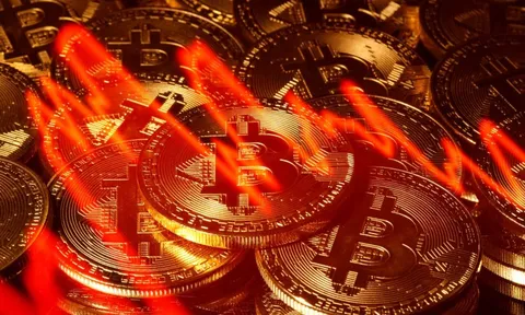 Bitcoin giảm mạnh, thị trường tiền số 'đỏ lửa'