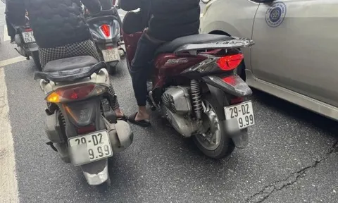 Công an Hà Nội thông tin về trường hợp 2 xe mô tô gắn cùng 1 biển kiểm soát