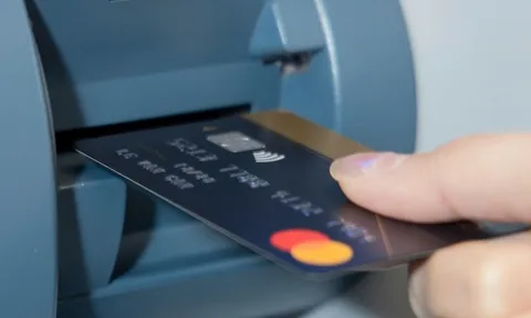 Thông tin quan trọng chủ thẻ tín dụng nên biết trước khi quá muộn