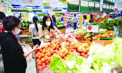Saigon Co.op giảm giá thịt, cá, rau củ đến 30% giữa lúc giá thực phẩm tăng vọt