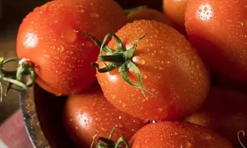 Người đàn ông 49 tuổi ăn cà chua mỗi ngày, sau 1 năm kết quả khiến bác sĩ cũng phải bất ngờ