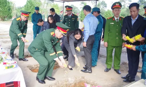 Nhiều di vật được tìm thấy bên cạnh 3 bộ hài cốt liệt sĩ ở Eo Bù - Chút Mút