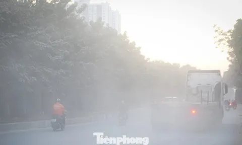 'Con đường bụi' cửa ngõ Hà Nội: Xe cộ chen chúc, dân kêu trời