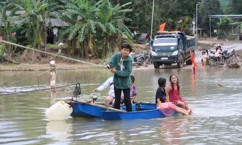 Người dân Yang Mao trở lại sau mưa lũ