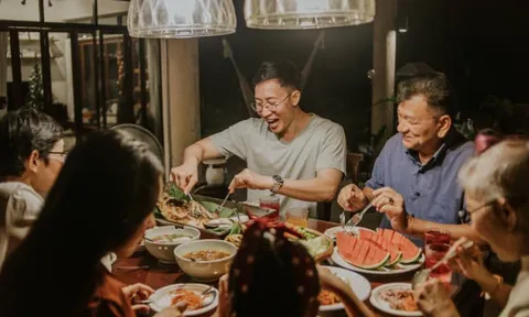 Sau trung niên mới hiểu: Người khôn ngoan không làm 3 việc này với họ hàng, giàu hay nghèo cũng cần chú ý