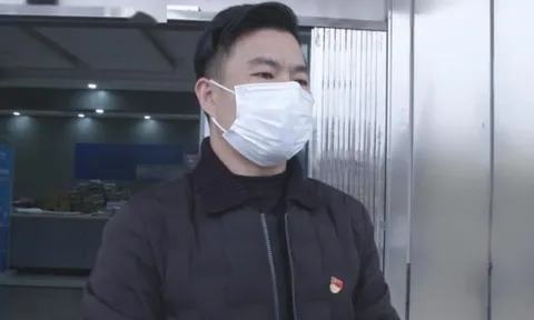 Tài khoản bị khấu trừ hơn 1 tỷ đồng nhưng không được thông báo, khách khiếu nại thì ngân hàng tuyên bố: “Đã xử lý đúng quy định”