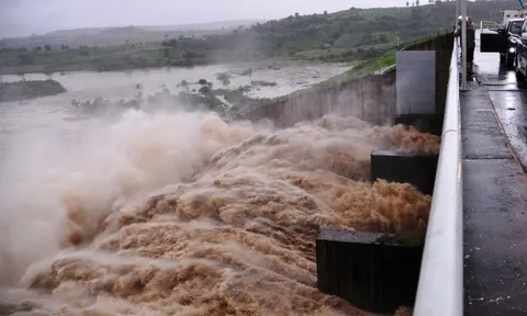 Nhiều điều cần xem xét trong vụ thủy điện xả lũ gây ngập lụt