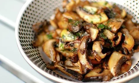 Ăn rau còn bổ xương khớp hơn uống collagen? Chuyên gia chỉ ra 3 nhóm thực phẩm phải có nếu muốn giảm viêm, bảo vệ đầu gối