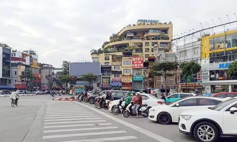 Hơn 1.800 camera AI tại Hà Nội vận hành: Tài xế dừng đèn đỏ 'thẳng như kẻ chỉ'