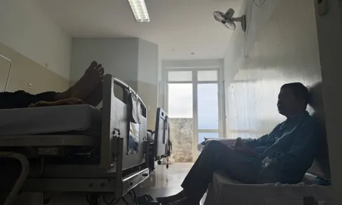 Bệnh viện điều trị ung thư lớn nhất miền Trung quá tải, bệnh nhân phải nằm giường xếp