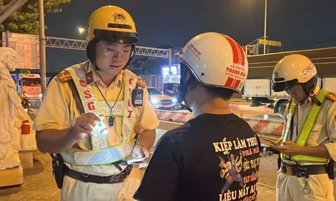 TPHCM: Say xỉn, người đàn ông không nhớ tên, bỏ lại xe máy