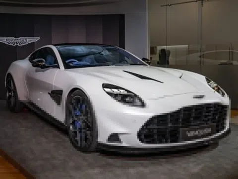 Siêu xe Aston Martin Vanquish có giá hơn 1,64 triệu USD tại Singapore