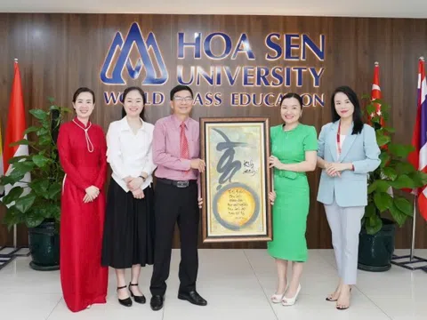 Doanh Nhân Sài Gòn chúc mừng Trường đại học Hoa Sen nhân Ngày Hiến chương Nhà giáo