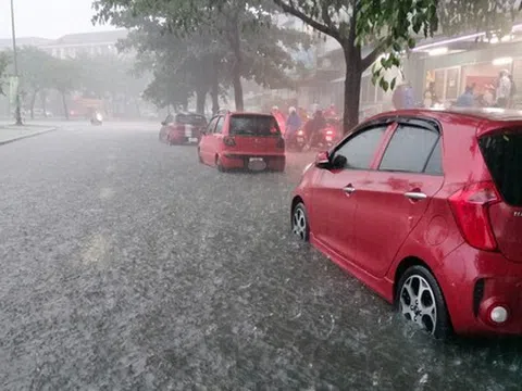 Mưa lớn kéo dài, miền Trung có thể đón lũ