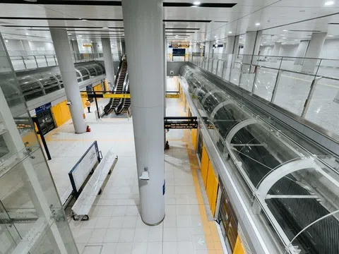 Ngỡ ngàng khung cảnh bên trong Metro số 1 trong những ngày người dân được trải nghiệm: "Còn hơn trong phim"