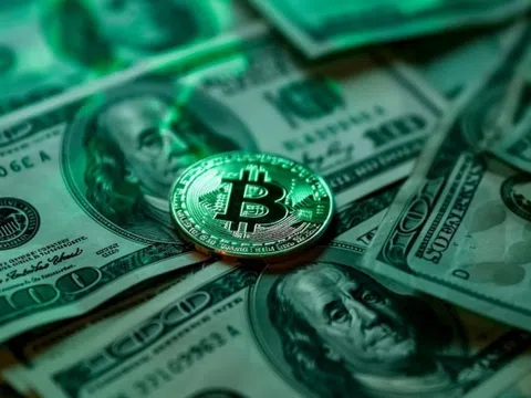 Bitcoin lại vượt 100.000 USD, tiến sát đỉnh lịch sử