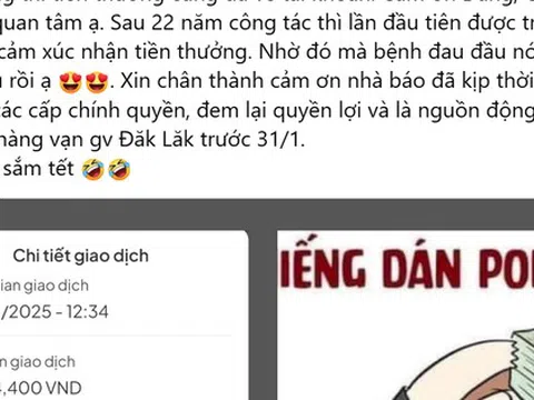 Giáo viên vui mừng khi nhận được tiền thưởng theo Nghị định 73