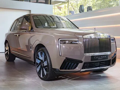 Cận cảnh SUV siêu sang Rolls-Royce Cullinan Series II tại Singapore