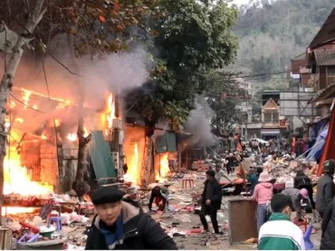 Cháy Chợ Trung tâm huyện Yên Minh ở Hà Giang