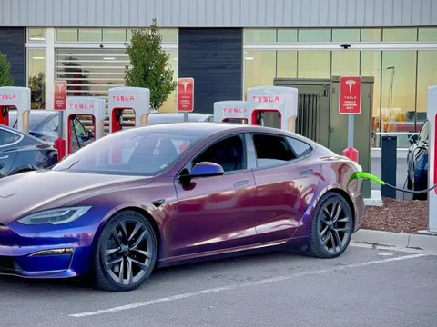 Doanh số sụt giảm, Tesla đành lòng cho chủ xe mới sạc miễn phí trọn đời nhằm cứu vãn tình hình