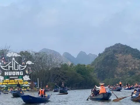 Chưa khai hội, chùa Hương đã đón hơn 2 vạn lượt khách trong 4 ngày Tết