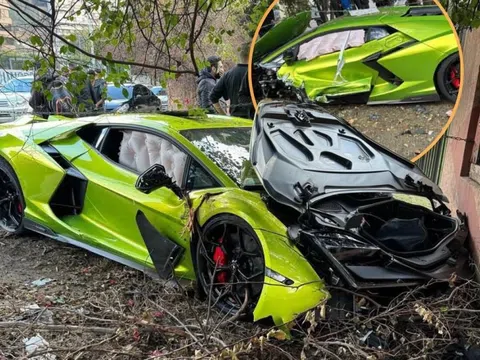 Nhân viên kỹ thuật tông vỡ nát siêu xe Lamborghini Revuelto