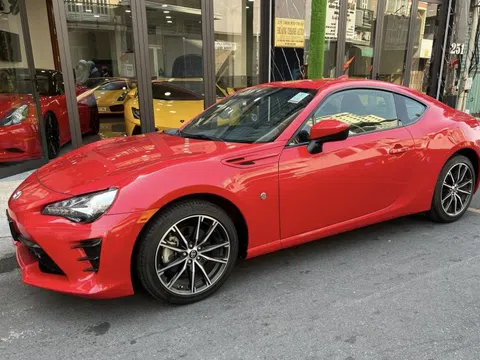 Đầu năm mới, doanh nhân Nguyễn Quốc Cường chốt hàng hiếm Toyota 86