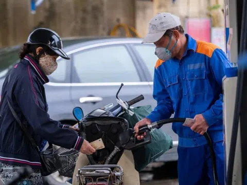 Giá xăng tiếp tục tăng