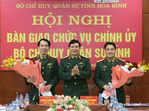 Bổ nhiệm tân Chính ủy Bộ Chỉ huy Quân sự tỉnh Hòa Bình