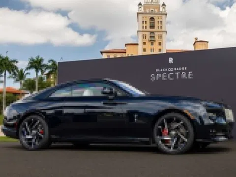 Ảnh thực tế Rolls-Royce Black Badge Spectre - giá từ 20 tỷ đồng