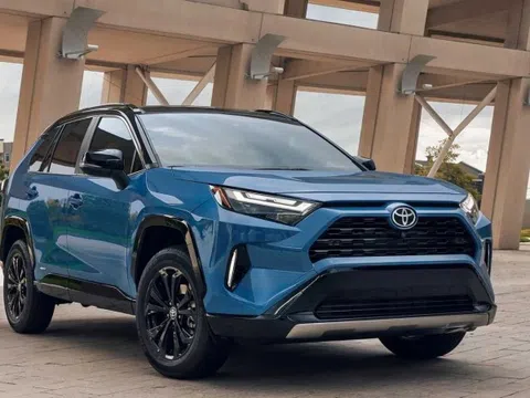 Toyota RAV4 ngừng sản xuất do nhà máy linh kiện phát nổ